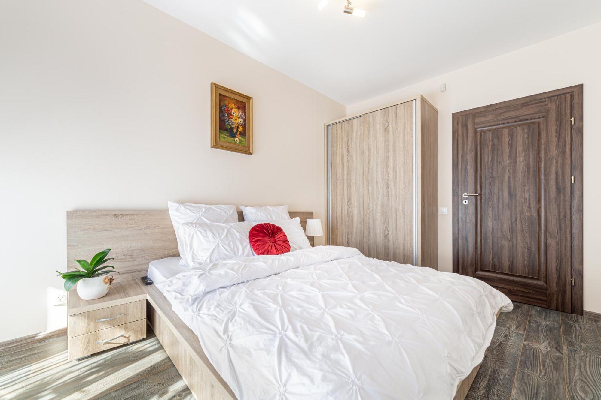 Ari - Ared Luxurious Apartments With Balcony & Free Parking Arad Bagian luar foto