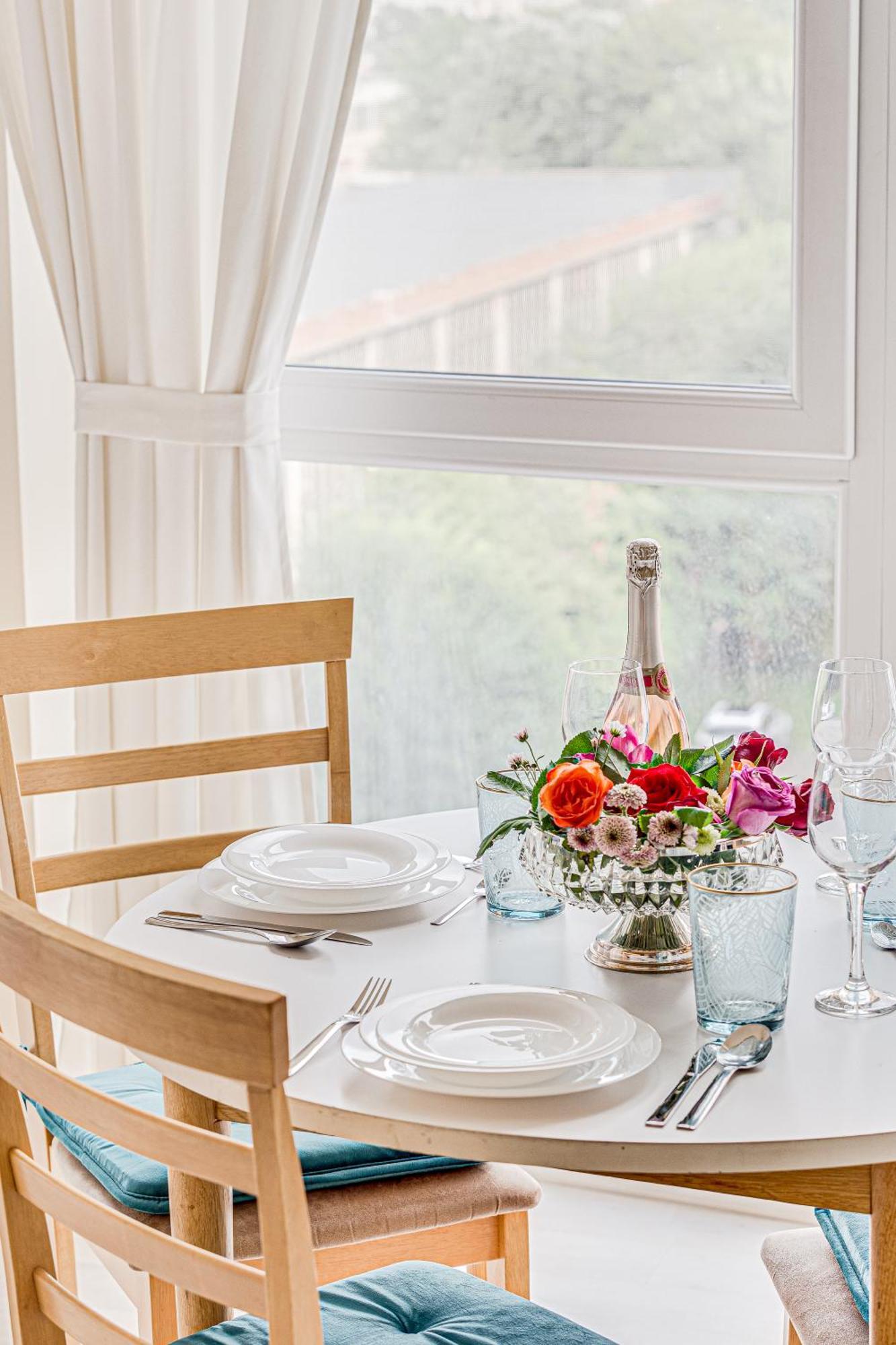 Ari - Ared Luxurious Apartments With Balcony & Free Parking Arad Bagian luar foto