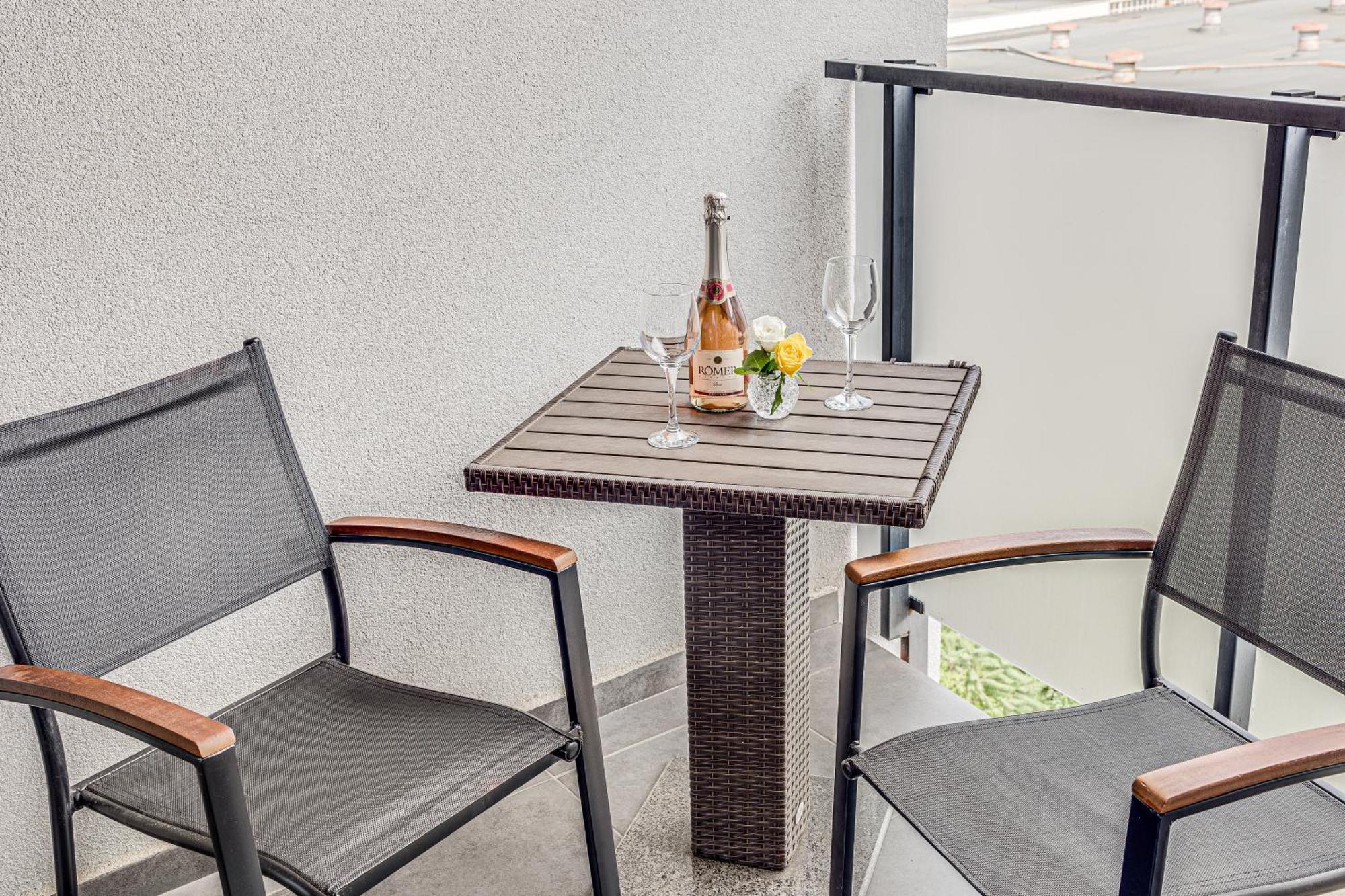 Ari - Ared Luxurious Apartments With Balcony & Free Parking Arad Bagian luar foto